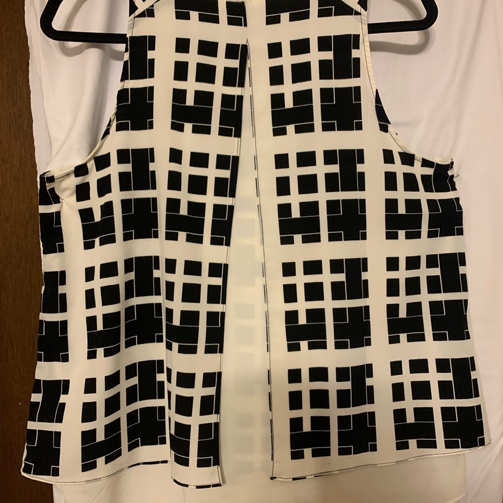 Black and White Geometric Women's Top